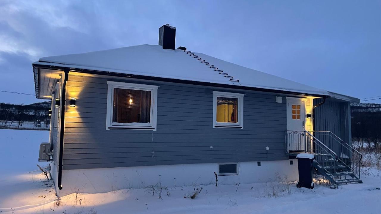 Koselig Hus I Sentrum Av Olderfjord Russenes Exterior photo